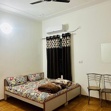 Milan Hotel & Restaurant Sikar Exterior photo