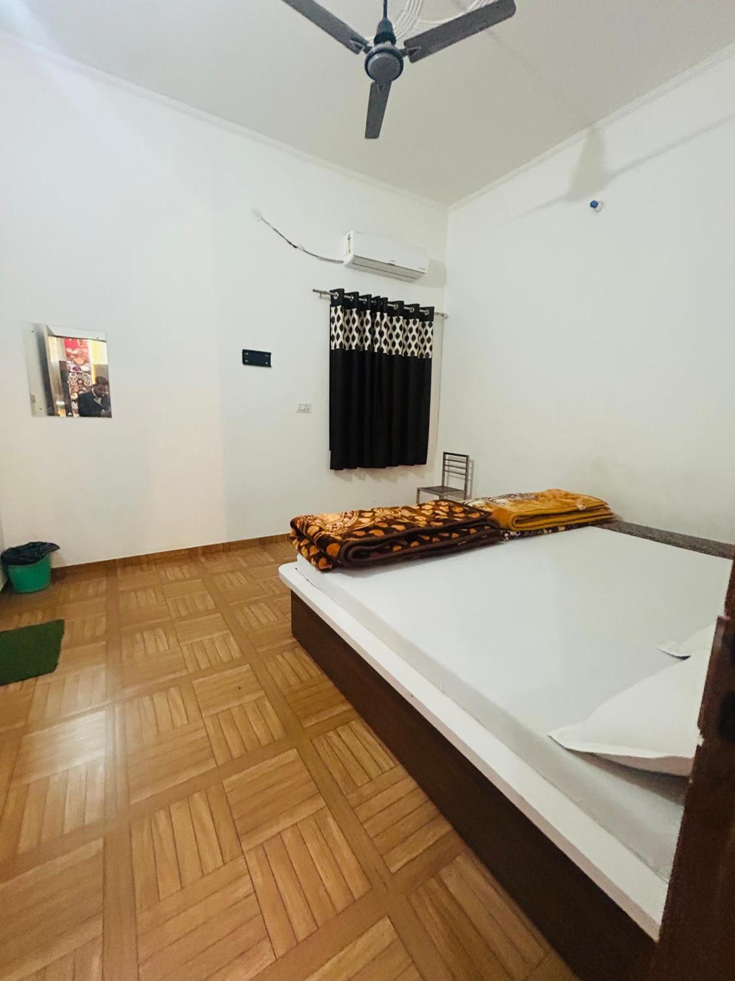 Milan Hotel & Restaurant Sikar Exterior photo